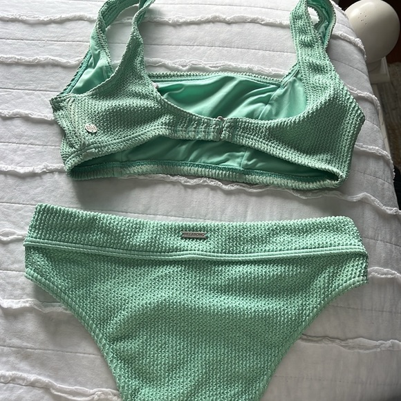 Billabong matching bikini set - Picture 5 of 6